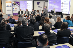 Exposición y diálogo técnico durante el evento de lanzamiento